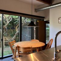 鎌倉市浄明寺四丁目の売買物件/LDK｜キッチンに立つ時間が長いから、ここからの景色を一番大切にしたかったとのこと。