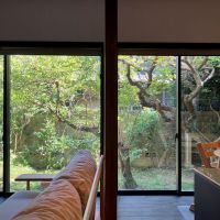 鎌倉市浄明寺四丁目の売買物件/LDK｜季節ごとに移り変わる窓からの景色は、生き生きした屏風絵のようです。
