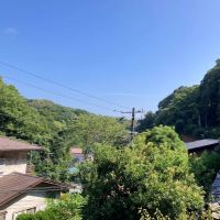 鎌倉市浄明寺四丁目の売買物件/眺望｜2階からはこんな景色です。坂の中腹の家なので、思った以上に見晴らしがいい。