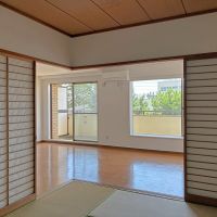 茅ヶ崎市東海岸南四丁目の賃貸物件/和室からリビングを見る