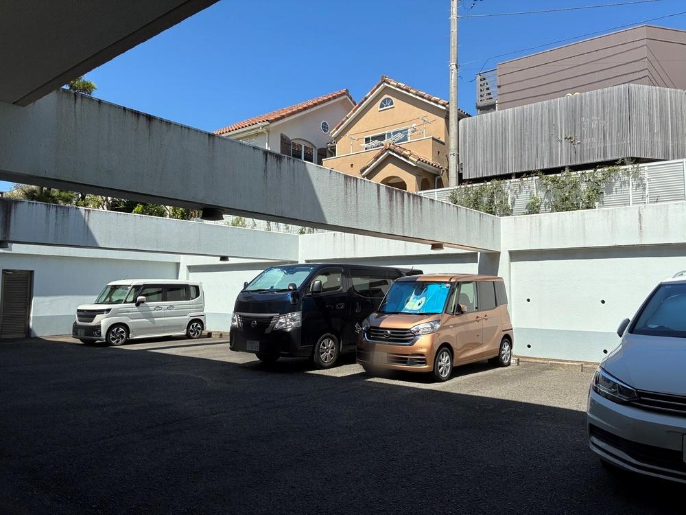 茅ヶ崎市東海岸南四丁目の賃貸物件/敷地内駐車場