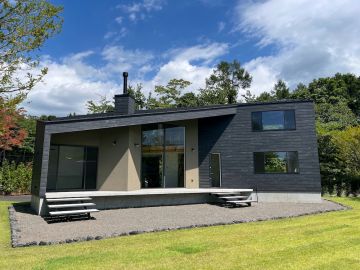 長野県北佐久郡軽井沢町の売買物件/芝とオペラ