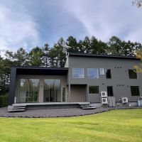 長野県北佐久郡軽井沢町の売買物件/A棟外観｜まるで舞台のようなテラスはフラダンスを披露したりするのも楽しそう