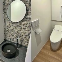 長野県北佐久郡軽井沢町の売買物件/トイレとトイレ内部の手洗いはすべて共通です