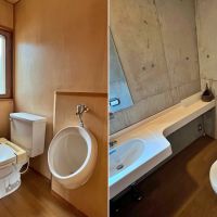 静岡県伊東市宇佐美の売買物件/トイレは1,2階に2箇所あります。それぞれ木とRCテイストで表情が異なって良い。