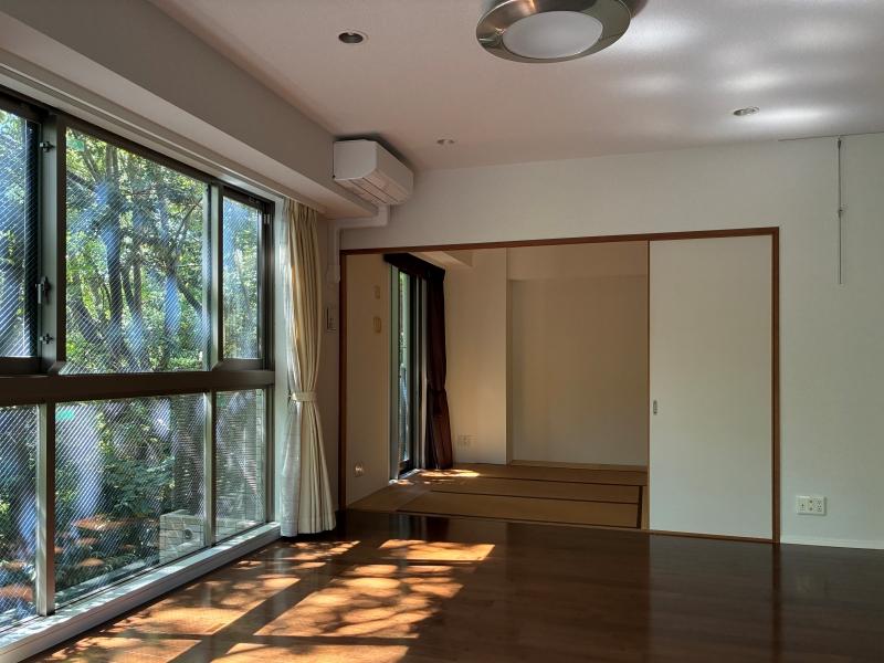 鎌倉市二階堂の賃貸物件/LDK｜襖を開けて奥の和室と繋げてしまえばだいぶ広く感じます。