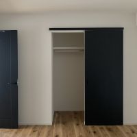 藤沢市片瀬海岸二丁目の売買物件/北側洋室はやや暗い印象。お気に入りの間接照明を置いて、落ち着きのある空間にしたい。