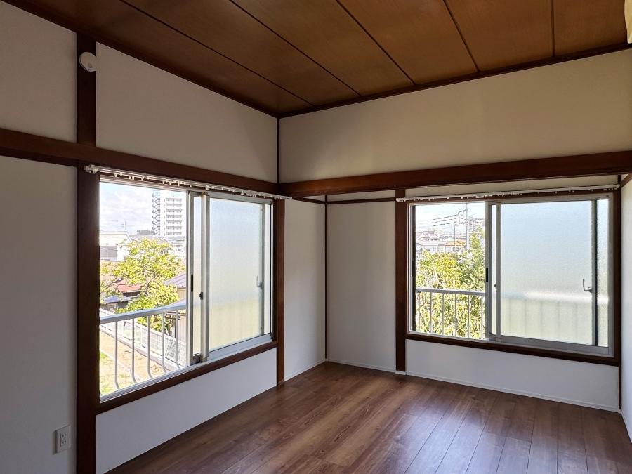 藤沢市辻堂新町三丁目の賃貸物件/2階洋室｜この2面が抜けているおかげでとても明るいです