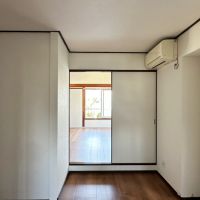 藤沢市辻堂新町三丁目の賃貸物件/2階洋室｜1階も2階も奥に二間続いている間取りです