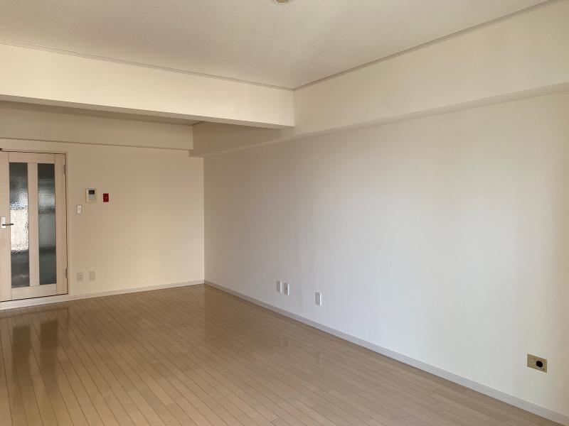 藤沢市片瀬海岸一丁目の賃貸物件/リビング12.7帖│別角度