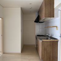 藤沢市片瀬海岸一丁目の賃貸物件/キッチン│奥が冷蔵庫置き場です。