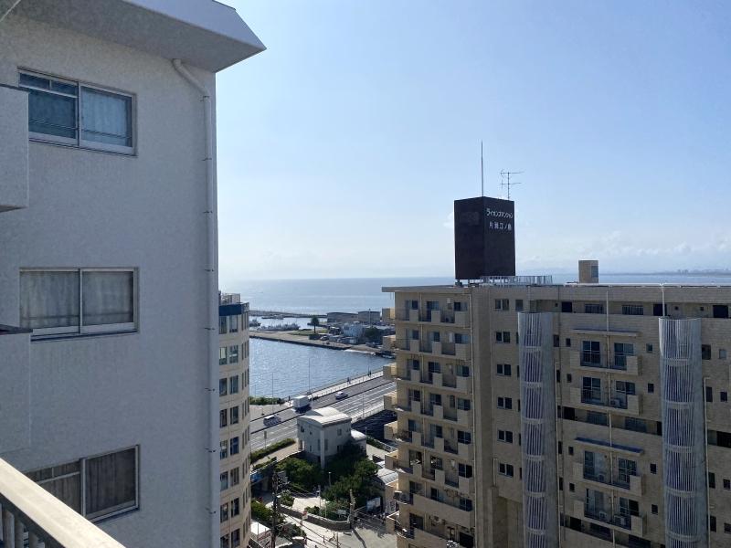 藤沢市片瀬海岸一丁目の賃貸物件/共有部│玄関前から見る眺め