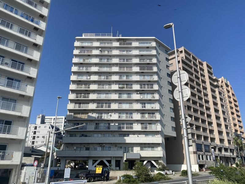 藤沢市片瀬海岸一丁目の賃貸物件/外観│当区画は海側の区画ではありません。