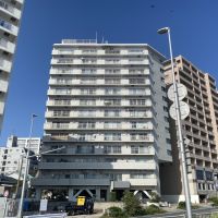 藤沢市片瀬海岸一丁目の賃貸物件/外観│当区画は海側の区画ではありません。