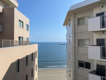 藤沢市片瀬海岸一丁目の賃貸物件/間を結ぶ水平線
