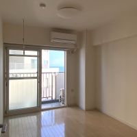藤沢市片瀬海岸一丁目の賃貸物件/洋室6帖│この部屋のみ2重窓です。室内物干しがあります。