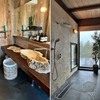 静岡県三島市山中新田の売買物件/左：1階寝室奥の洗面化粧台とトイレ｜右：シャワーエリアと浴槽の関係