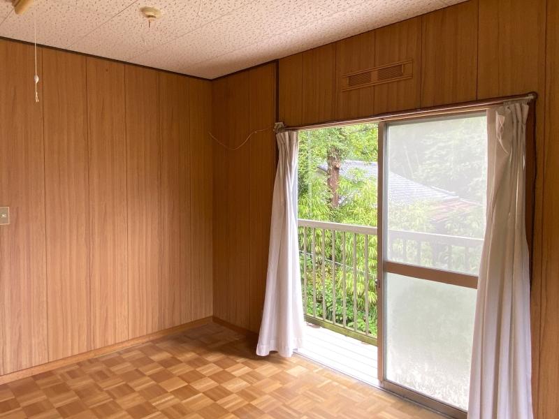 鎌倉市雪ノ下二丁目の売買物件/２階南側洋室│別角度