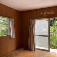 鎌倉市雪ノ下二丁目の売買物件/2階北東側洋室│二面採光で、風通しのいい部屋です。