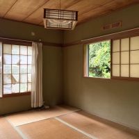 鎌倉市雪ノ下二丁目の売買物件/2階和室│緑に包まれた和室が落ち着きます。