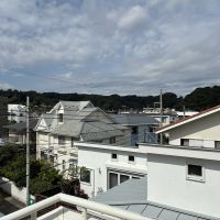 鎌倉市長谷二丁目の賃貸物件/海と反対側を見てみます。山の緑が遠くに見えます