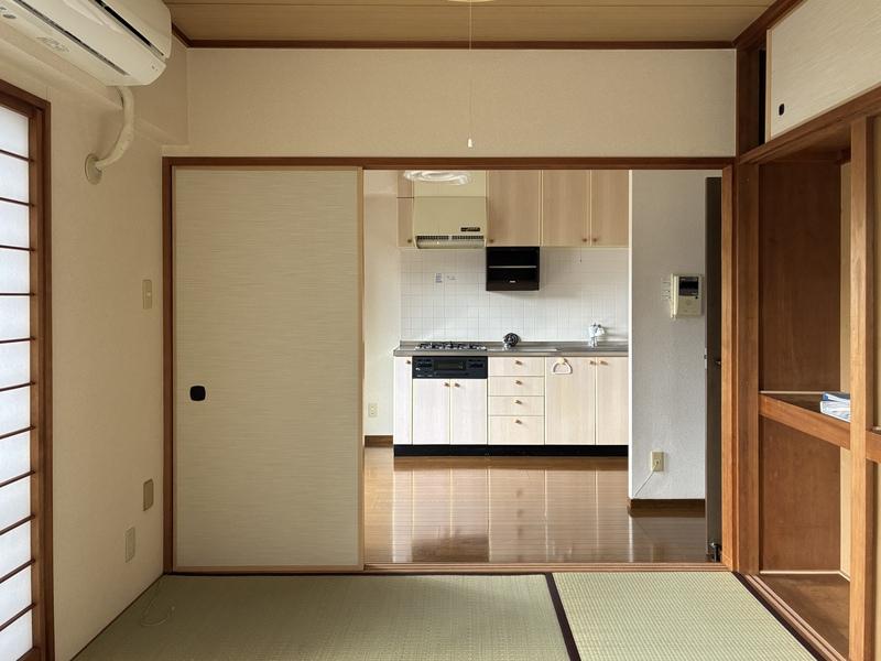 鎌倉市由比ガ浜二丁目の賃貸物件/和室からDKを見て