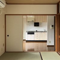 鎌倉市由比ガ浜二丁目の賃貸物件/和室からDKを見て