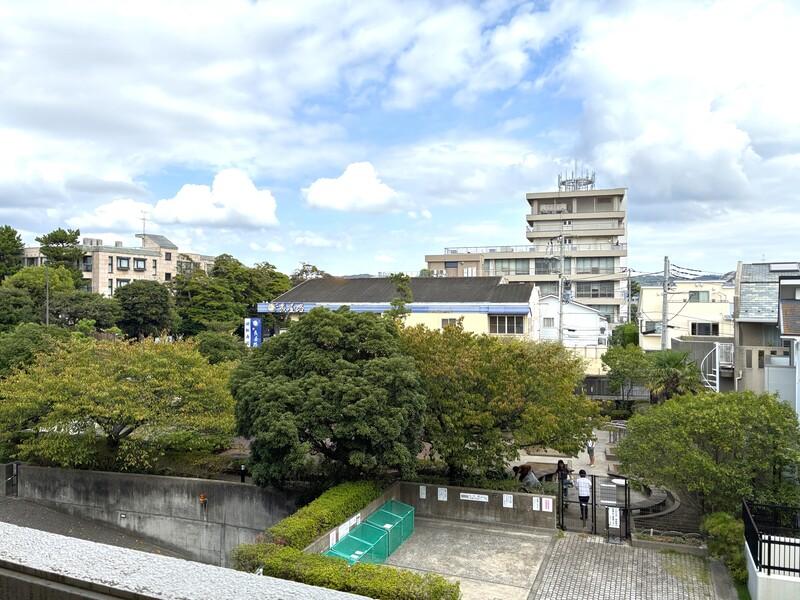 鎌倉市由比ガ浜二丁目の賃貸物件/北側のバルコニーからの眺望