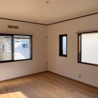 鎌倉市腰越二丁目の賃貸物件/2階洋室│日当たりもよくこの部屋が一番心地いい。