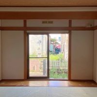 鎌倉市腰越二丁目の賃貸物件/1階和室│小さな庭で花を育てたい。