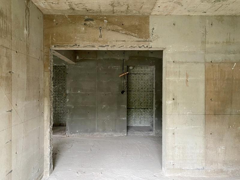 鎌倉市笛田五丁目の売買物件/1階│旧洋室からエントランスホールに向かって