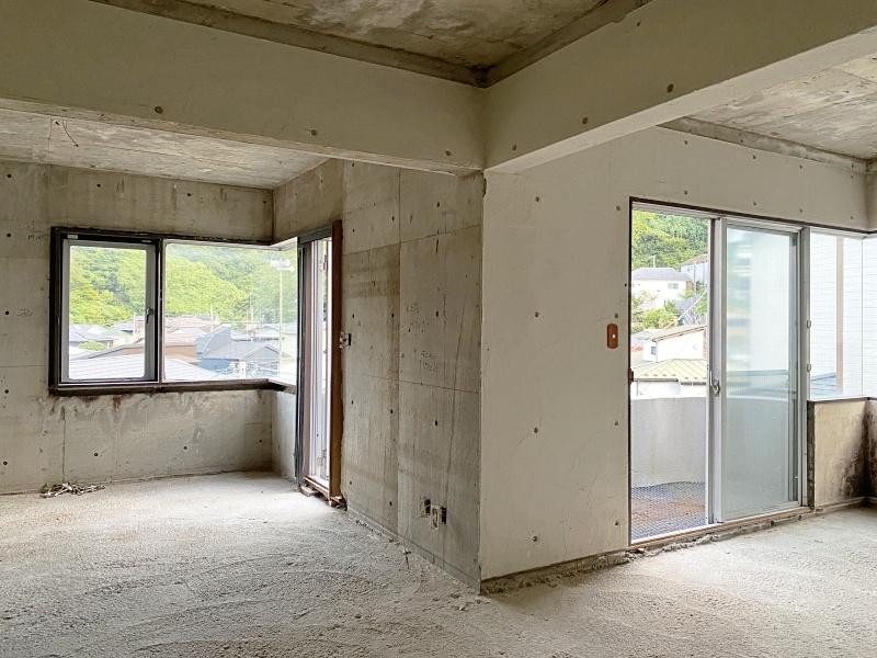 鎌倉市笛田五丁目の売買物件/2階│窓の向こうに緑が見えて嬉しい