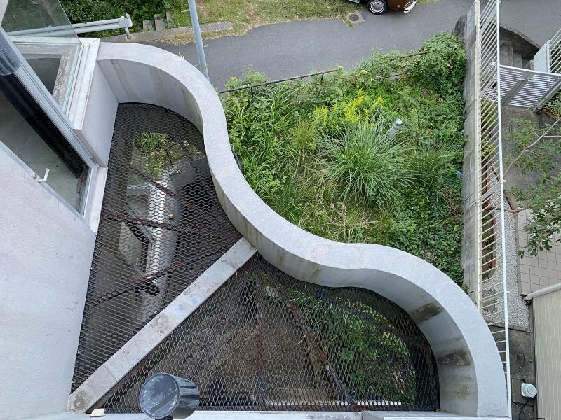 鎌倉市笛田五丁目の売買物件/3階│ルーフバルコニーから見下ろしてみる