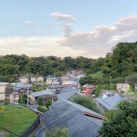 鎌倉市笛田五丁目の売買物件/3階ルーフバルコニー│広い空と緑に囲まれた家並み