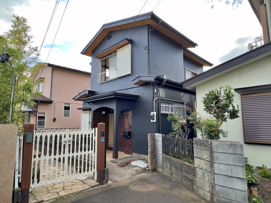 藤沢市立石一丁目の賃貸物件/外観|室内の全面リフォームに加え、外壁塗装もされて引き締まった外観です