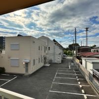 藤沢市立石一丁目の賃貸物件/2階からの眺望|こちらは病院の駐車場です