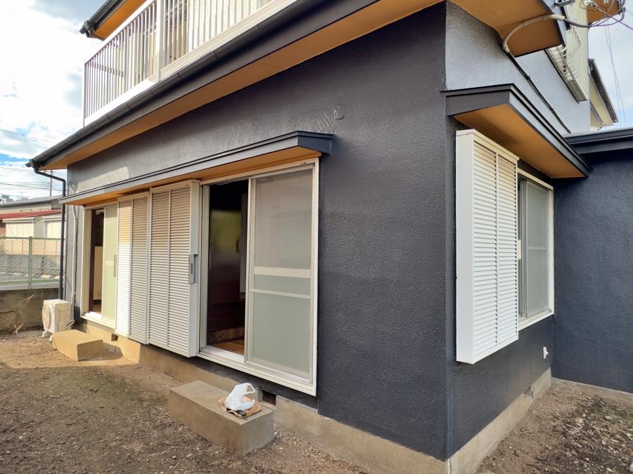 藤沢市立石一丁目の賃貸物件/外観|洋室とリビングから庭に出ることができます