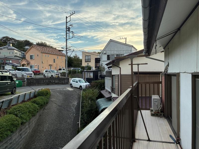 横須賀市芦名一丁目の賃貸物件/ベランダ｜南向きで空がよく見えます。
