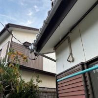 横須賀市芦名一丁目の賃貸物件/外部｜物干しは軒天井からワイヤーで吊り下げています。
