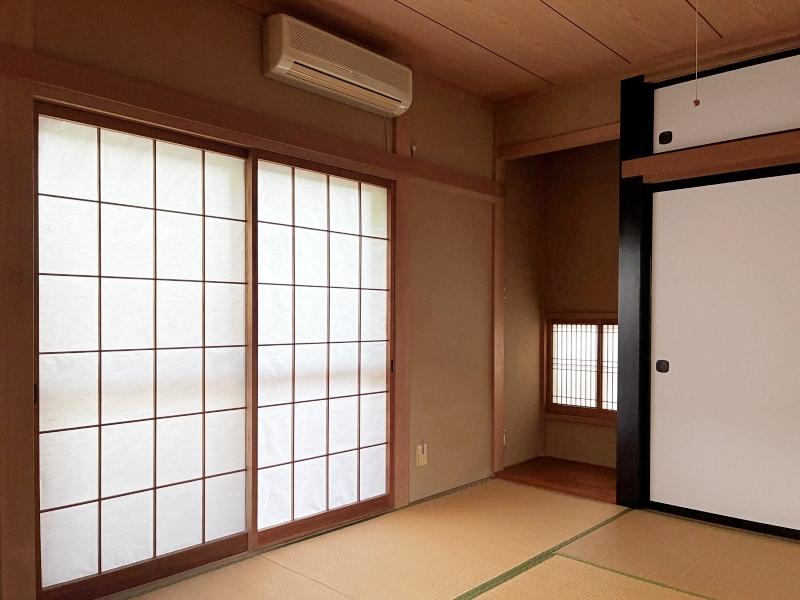 横須賀市芦名一丁目の賃貸物件/1階 和室｜床の間にある明かり採りの小窓がかわいいです。
