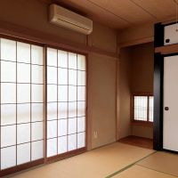 横須賀市芦名一丁目の賃貸物件/1階 和室｜床の間にある明かり採りの小窓がかわいいです。