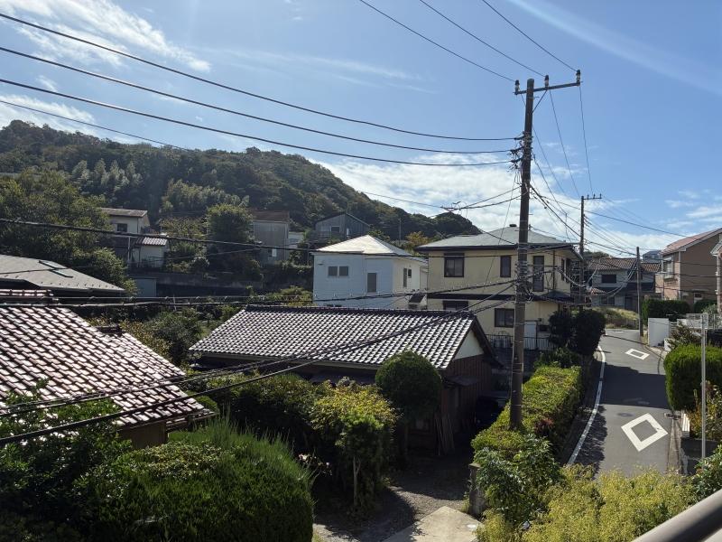 葉山町下山口の賃貸物件/眺望｜南側の景色。山との丁度良い距離感。