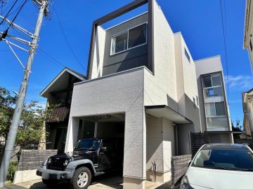 鎌倉市材⽊座五丁⽬の賃貸物件/くぐった先は海