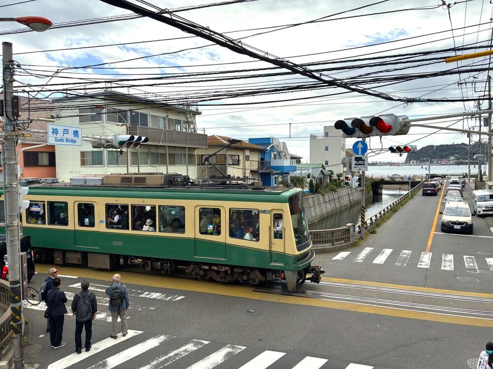 鎌倉市腰越三丁目の賃貸物件/2階からの江ノ電