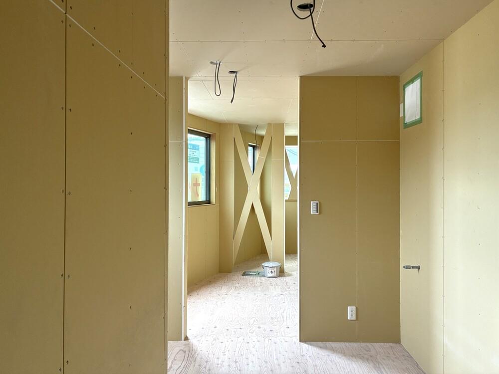 鎌倉市腰越三丁目の賃貸物件/2階室内（2階の方が構造の壁が多いのが分かります）