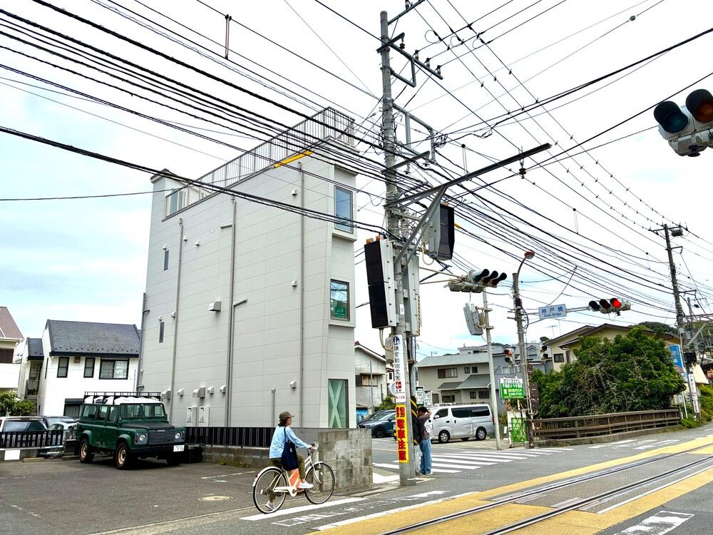 鎌倉市腰越三丁目の賃貸物件/細長い形をしたビル