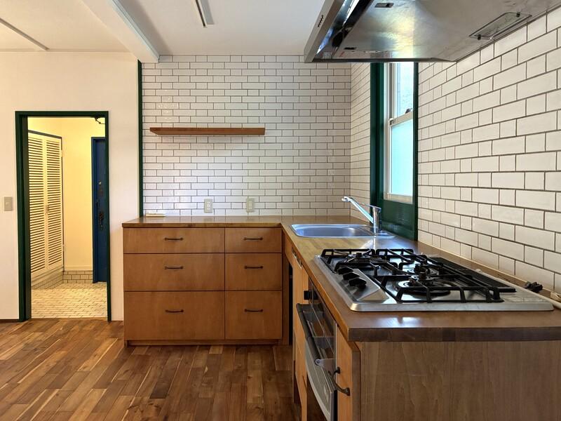 鎌倉市材木座二丁目の賃貸物件/キッチンはL字型。食洗器やグリルもあり、充実しています