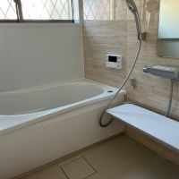 葉山町上山口の賃貸物件/浴室|窓のある明るいユニットバス。