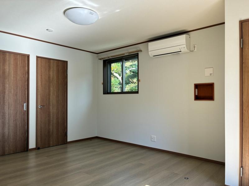 葉山町上山口の賃貸物件/洋室|日中は照明いらずでしょう。