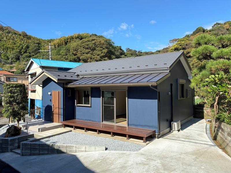 葉山町上山口の賃貸物件/見た目は真新しいですが、どことなく懐かしさを感じるのは、周囲のゆったりとした田舎風情のおかげでしょうか。